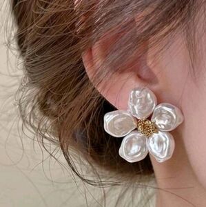 NEW! Blossom Baroque Pearl Petals Flower Classy Gold Plated Stud Earrings
